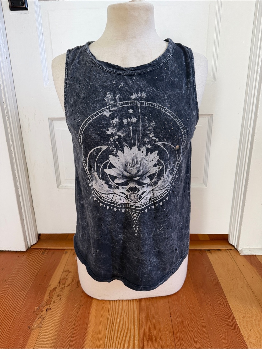 Black Moon Sleeveless Lotus Print‎ Open Back Top Medium